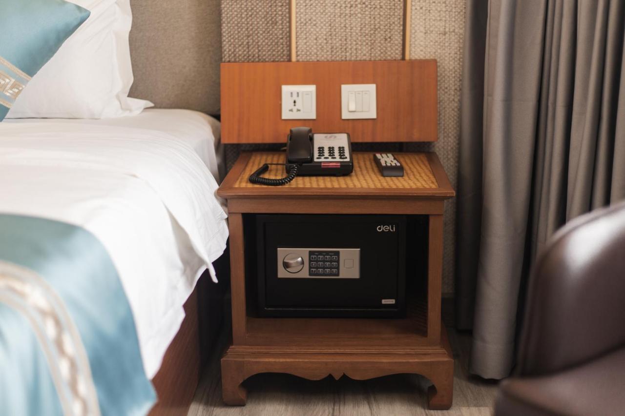 Thapae Twins Hotel 치앙마이 외부 사진